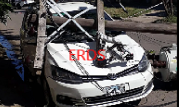 Quilmes Oeste: Un transformador aplastó a un auto, no hubo heridos